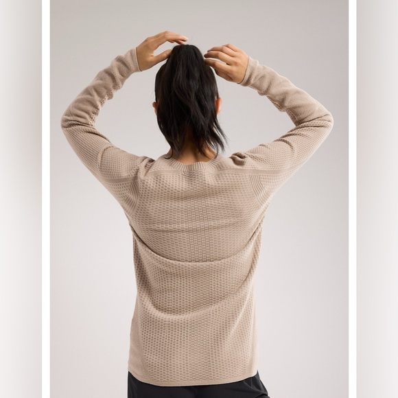Arc’teryx Hallam Merino Wool Crew Neck Midlayer - Women’s XS Beige - Picture 2 of 7